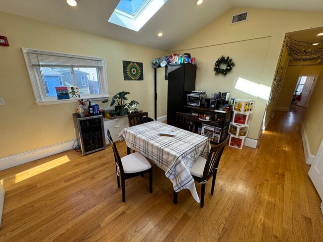 Photo - 208 Holland St Apartment