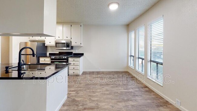 Foto del edificio - 905 Lakeside Dr