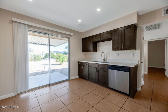 Building Photo - 9822 W Silver Bell Dr