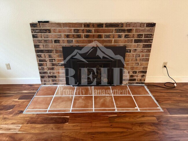 Foto del edificio - SECLUDED 3 BED 2 BATH OLALLA