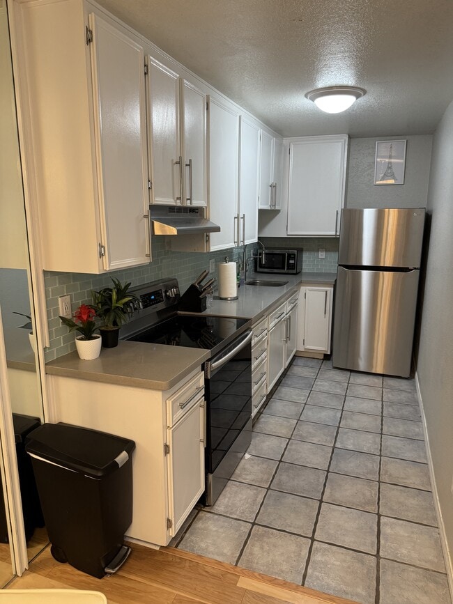 Building Photo - 2801 N Los Felices Cir E
