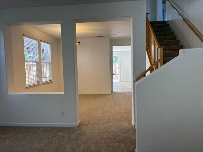 Foto del edificio - Spacious 4 bed/3 bath home in San Ramon