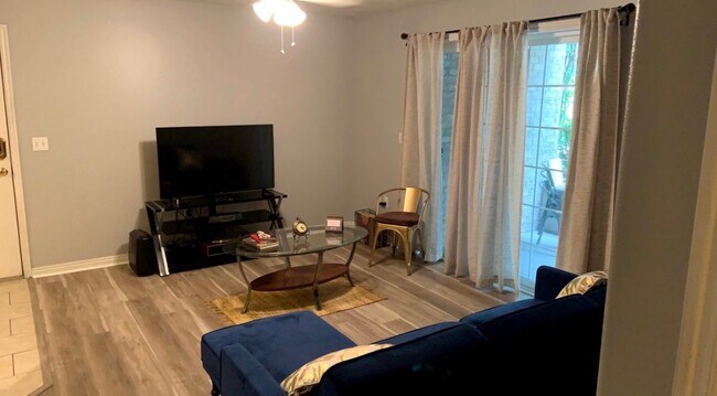 Building Photo - Orem Condo