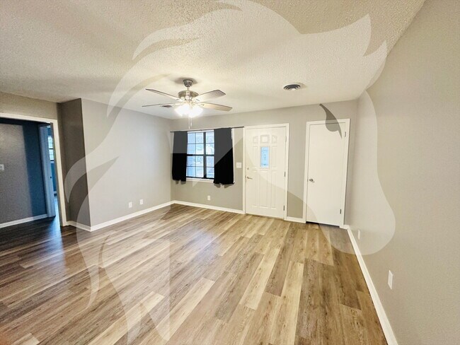 Foto del edificio - 2718 W Elm Ave