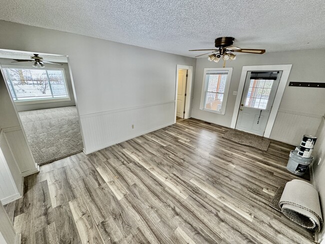 Building Photo - 30556 Lanan Rd