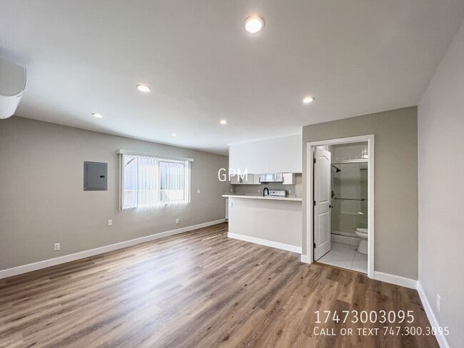 Building Photo - 137 Carr Dr