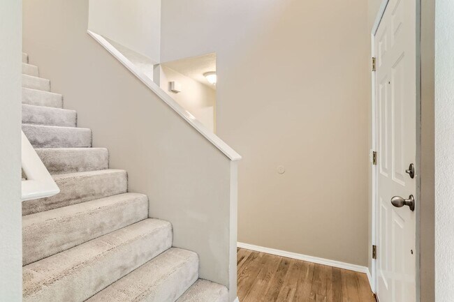 Foto del edificio - Charming 3-Bedroom Home in Hillsboro: Mode...