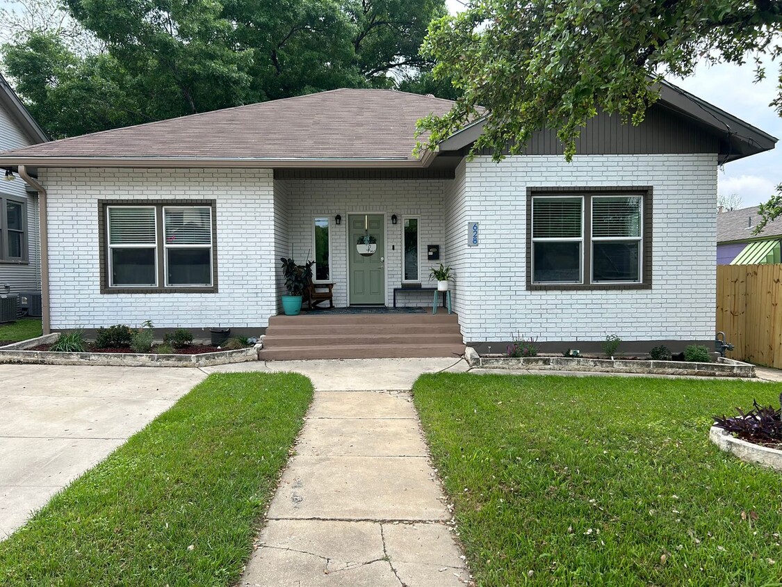 Primary Photo - **Pending Application** COMING SOON! GORGE...