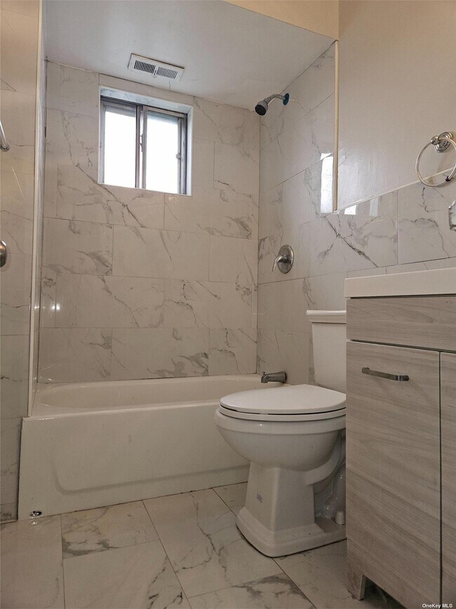 Foto del edificio - 1168 E 72nd St