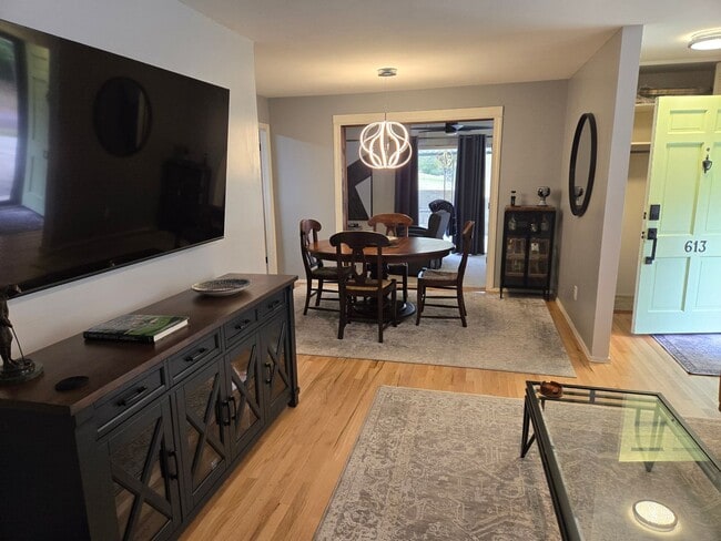 Building Photo - 613 Westbury Dr