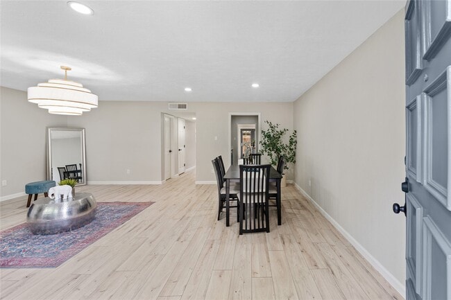 Building Photo - 9425 Fondren Rd