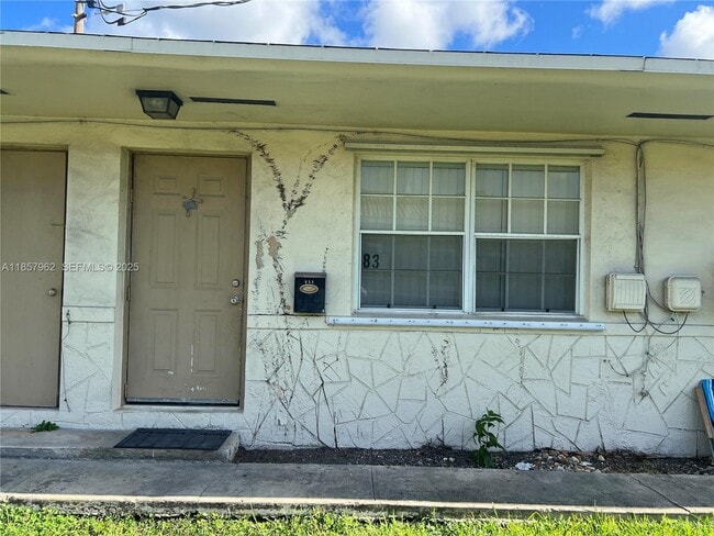 Foto del edificio - 832 NE 5th Ave