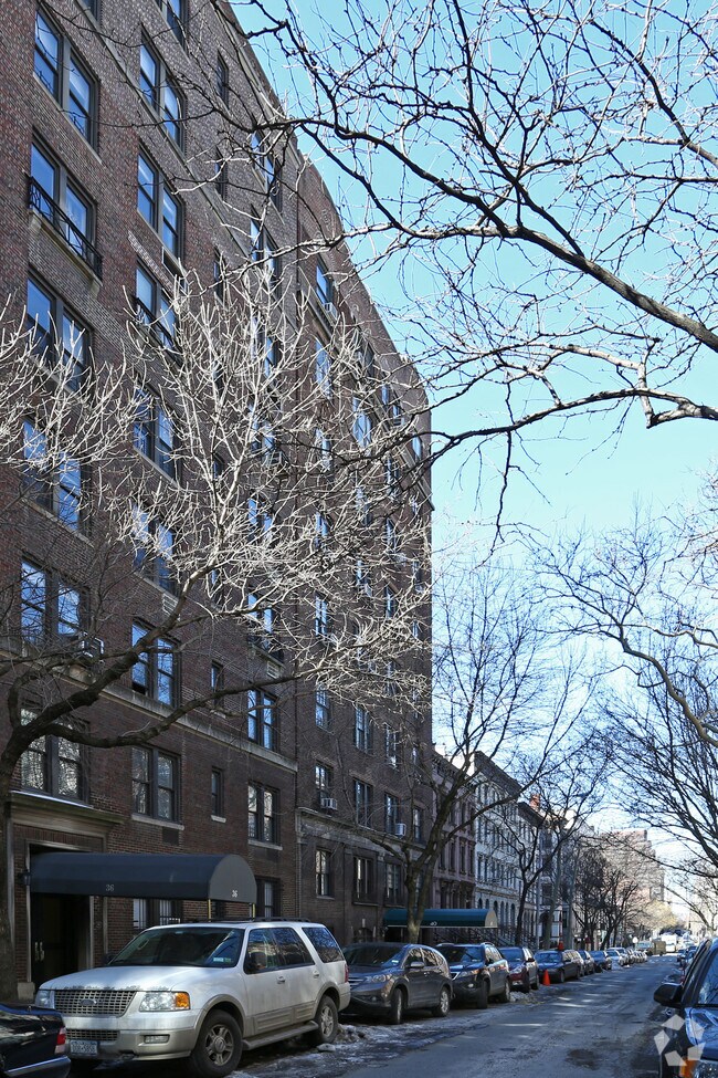 Building Photo - 40 W 84th St