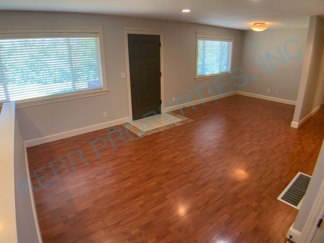 Foto del edificio - 3 Bd / 2 Bth - Office - Shed - Deck - Fenc...