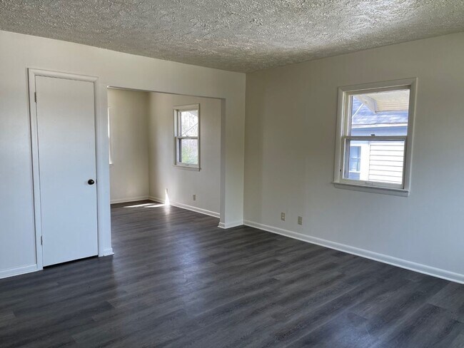 Foto del edificio - 3 Bedroom House Available Now!!