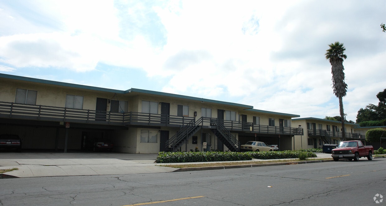 Primary Photo - Maple Manor Apartments