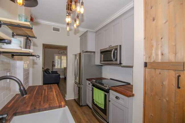Building Photo - Melrose Landing Condo