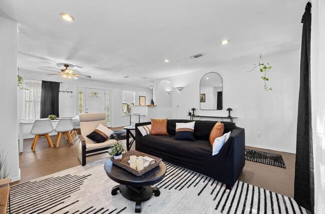 Building Photo - 14811 Foy Dr