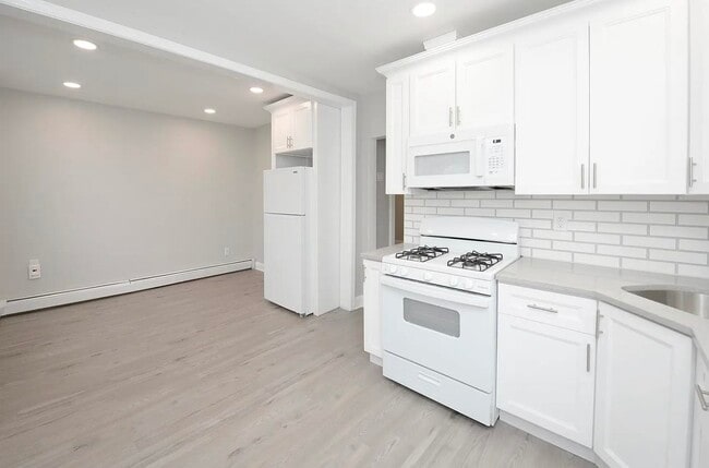 Building Photo - 88 W 53rd St