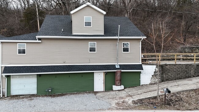 Photo - Spacious 4-Bedroom Home with Riverview in Miamisburg