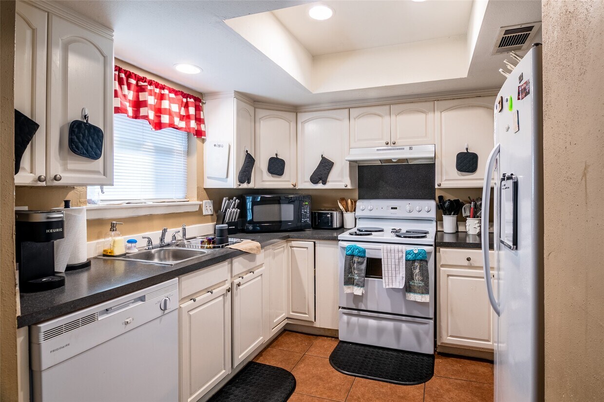 Building Photo - 3034 Deer Valley Dr