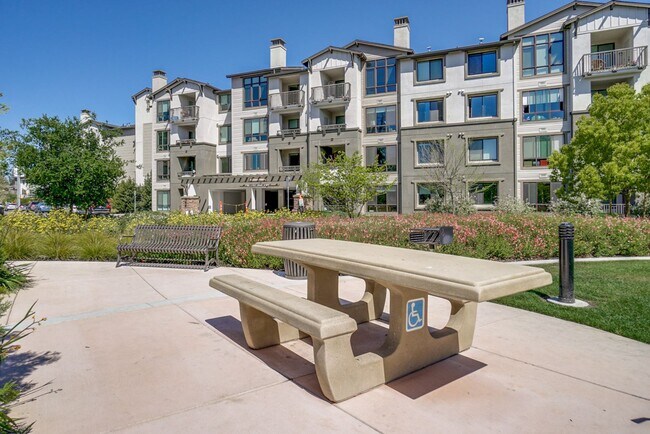 Foto del edificio - Gorgeous Santa Clara Home with Pool, EV Ho...