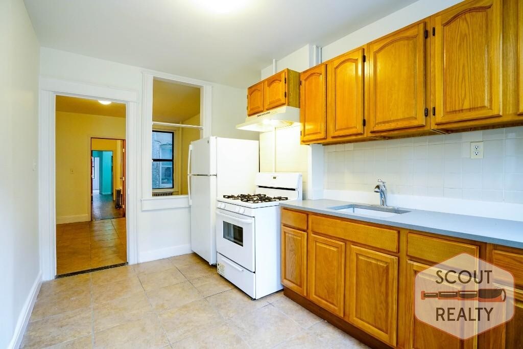 Foto principal - 16-73 Madison St