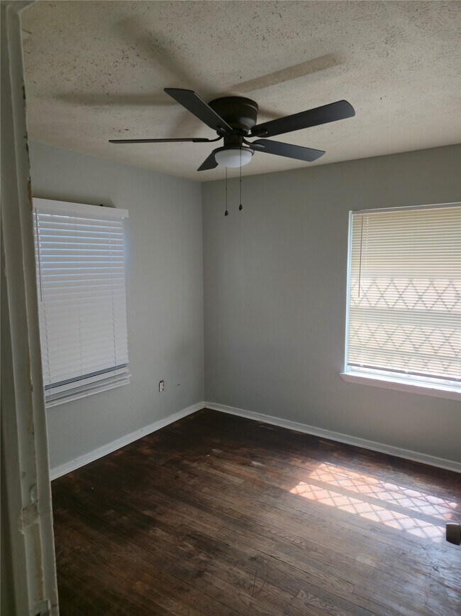 Foto del edificio - 5203 Pensdale St