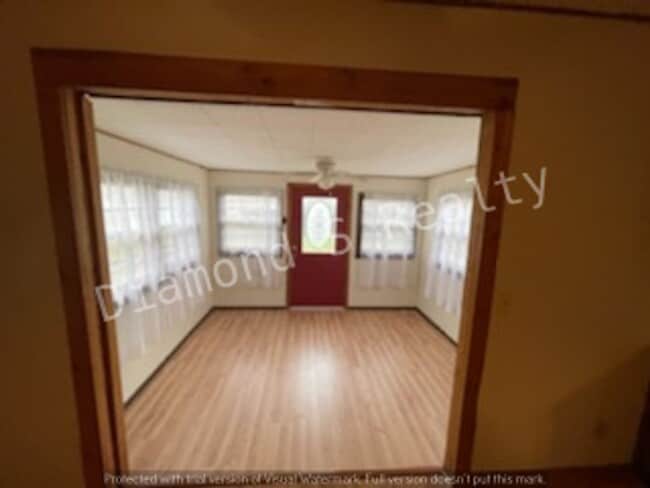 Building Photo - 3 Bedroom Home In Nice, Established Neighborhood