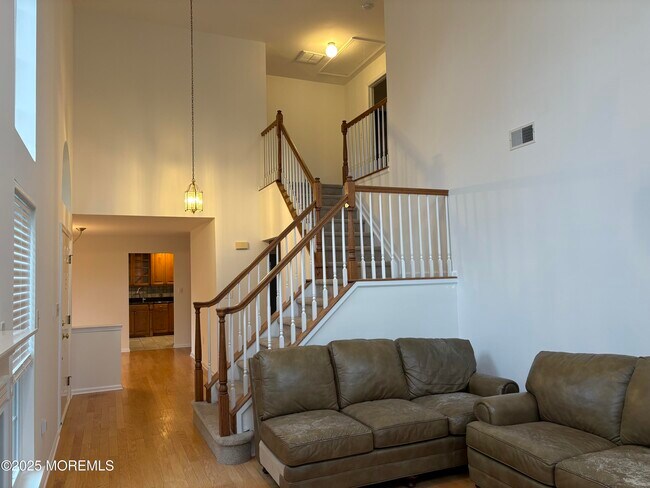 Building Photo - 61 S Manor Ct