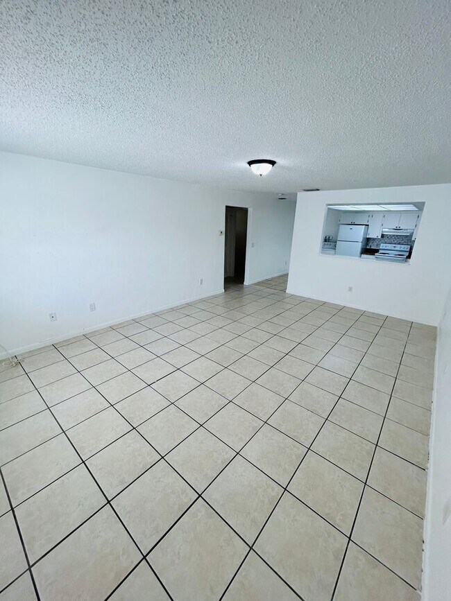 Foto del edificio - 2648 South Dr