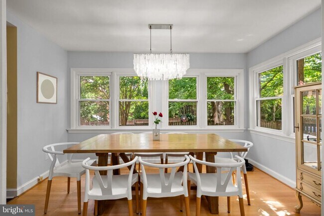 Foto del edificio - 3524 Davenport St NW