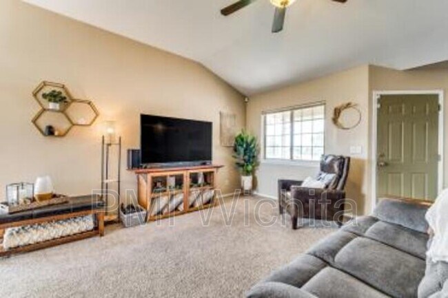 Foto del edificio - 1300 N Glancey St