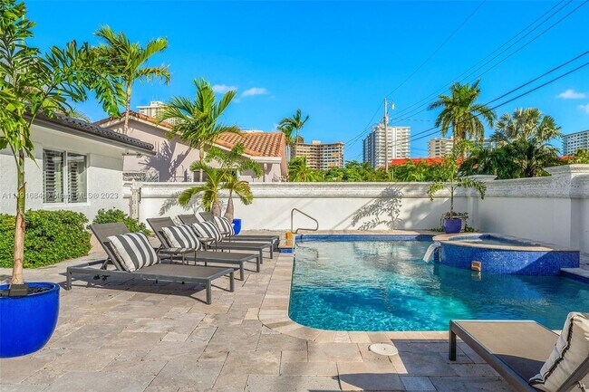 Foto del edificio - 3317 NE 38th St