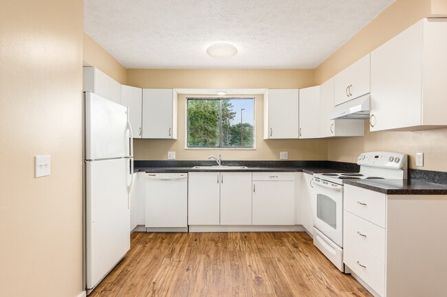 New appliances are Stainless Steel - 3003 Cranston Dr