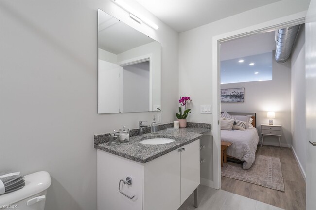 Building Photo - 1 br, 1 bath Apartment - 2120 E York Street