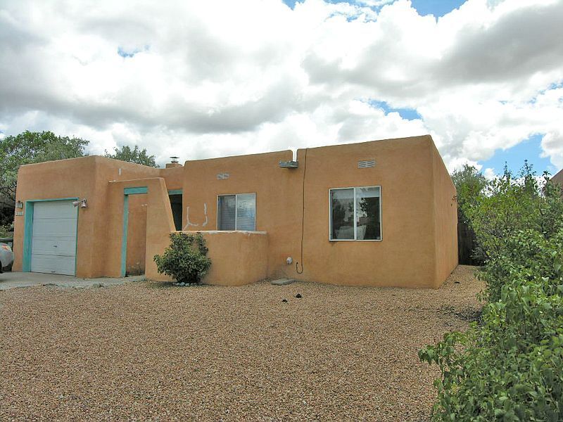 Primary Photo - Sparkling Clean 3 Bedroom Family House