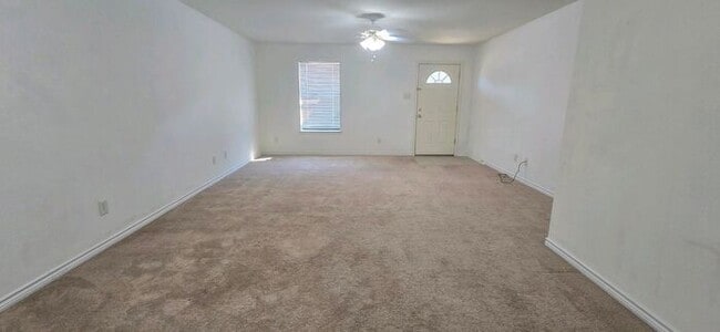 Building Photo - Cozy 2 Bedroom 2 Bath Duplex in Longview!