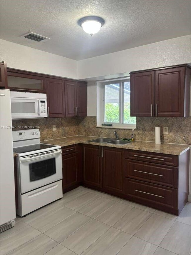 Foto del edificio - 1170 NW 90th St