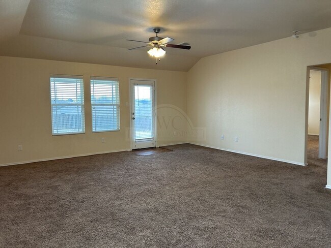 Foto del edificio - 5305 Eagles Nest Dr