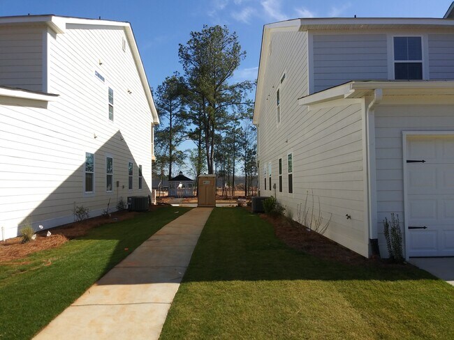 Building Photo - 3027 Stanhope Dr
