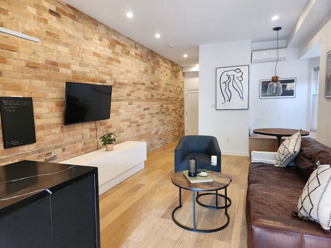 Building Photo - 233 St Clarens Ave