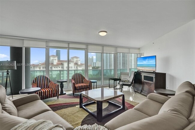 Foto del edificio - 19955 NE 38th Ct