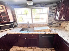 Building Photo - 5009 Mesa View Dr