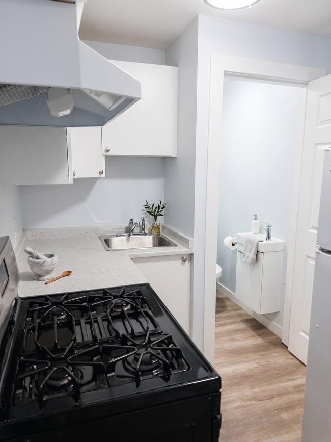 Building Photo - 7951 Thormanby Cres