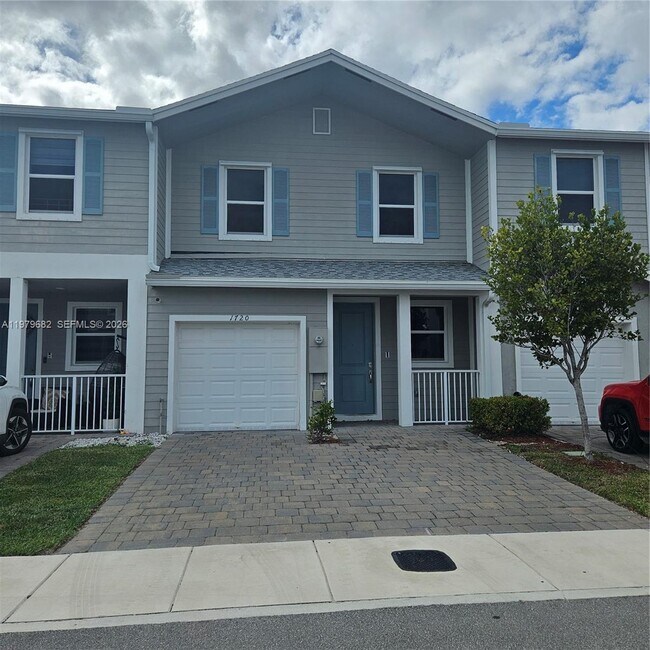 Building Photo - 1720 SE 9th Ave