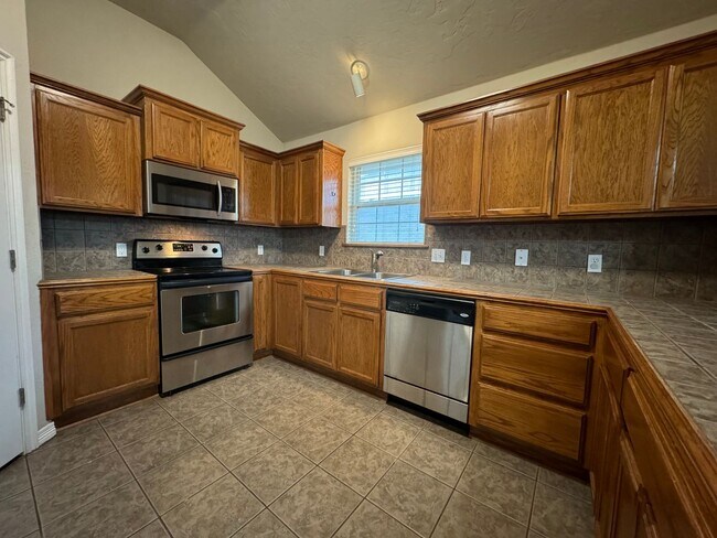Foto del edificio - Super Cute 3 Bed, 2 Bath Home in Moore