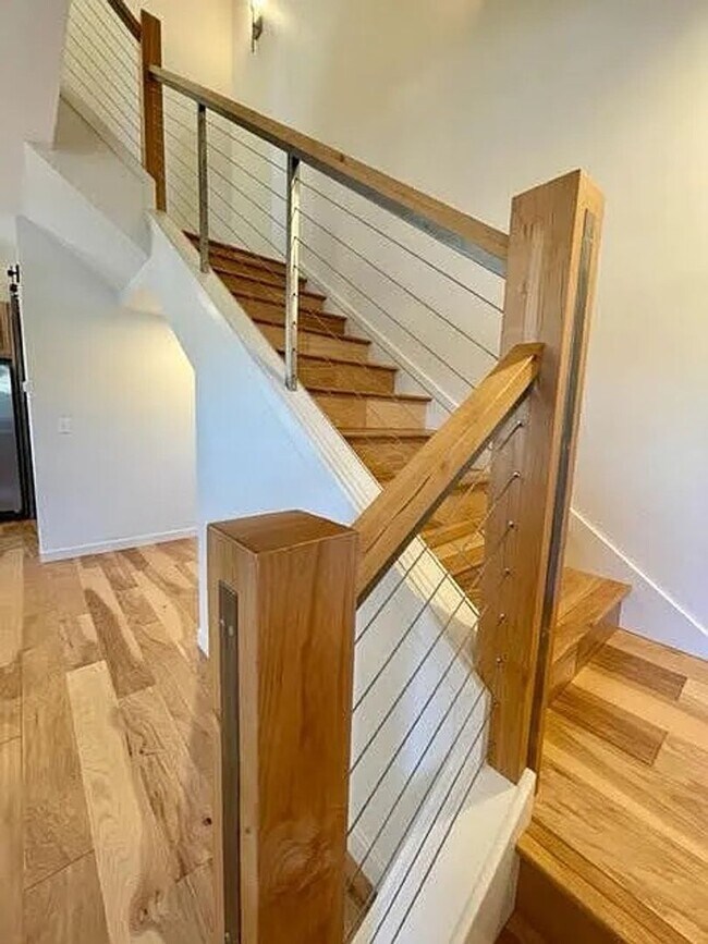 Foto del edificio - Two Bedroom Duplex | Available Early June