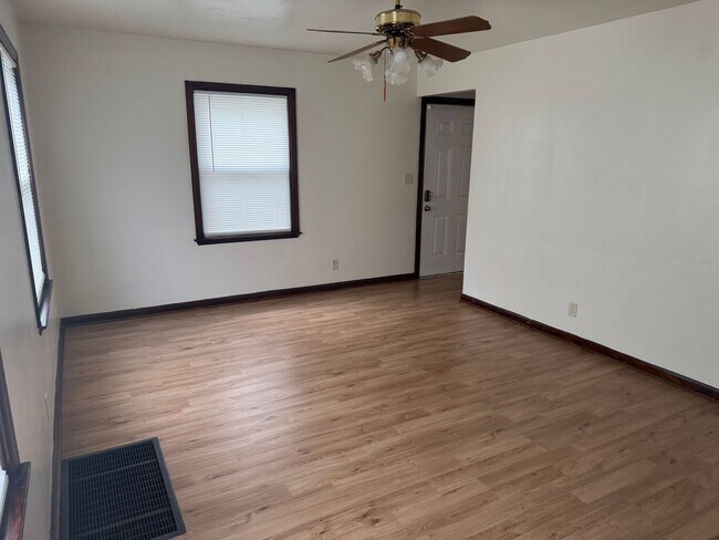 Foto del edificio - 694-696-696 S Everett Ave