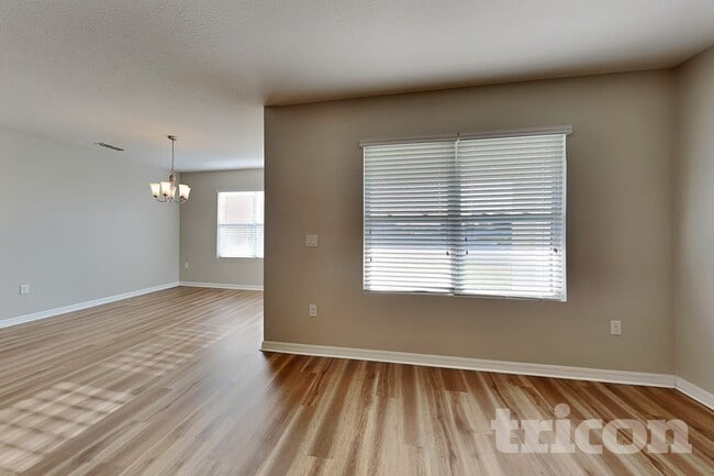 Building Photo - 991 Summer Glen Dr